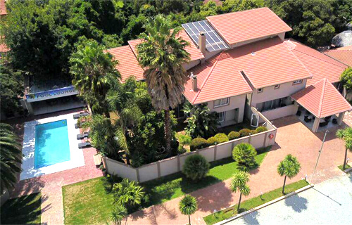 Airport Gardens Boutique Hotel