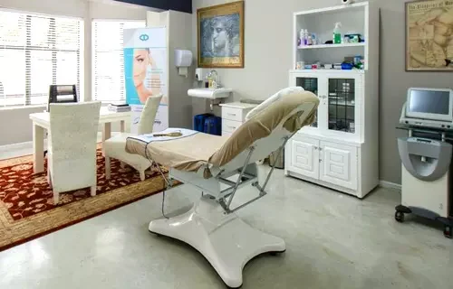 Dr. Gerhard van Niekerk